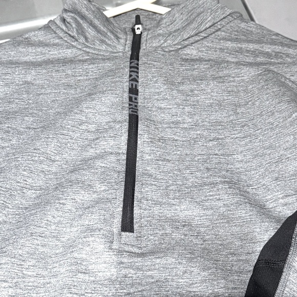 🔥 Stylish Innovative Nike Pro Hyper Warm Half Zip Women’s Training Top - Picture 6 of 16